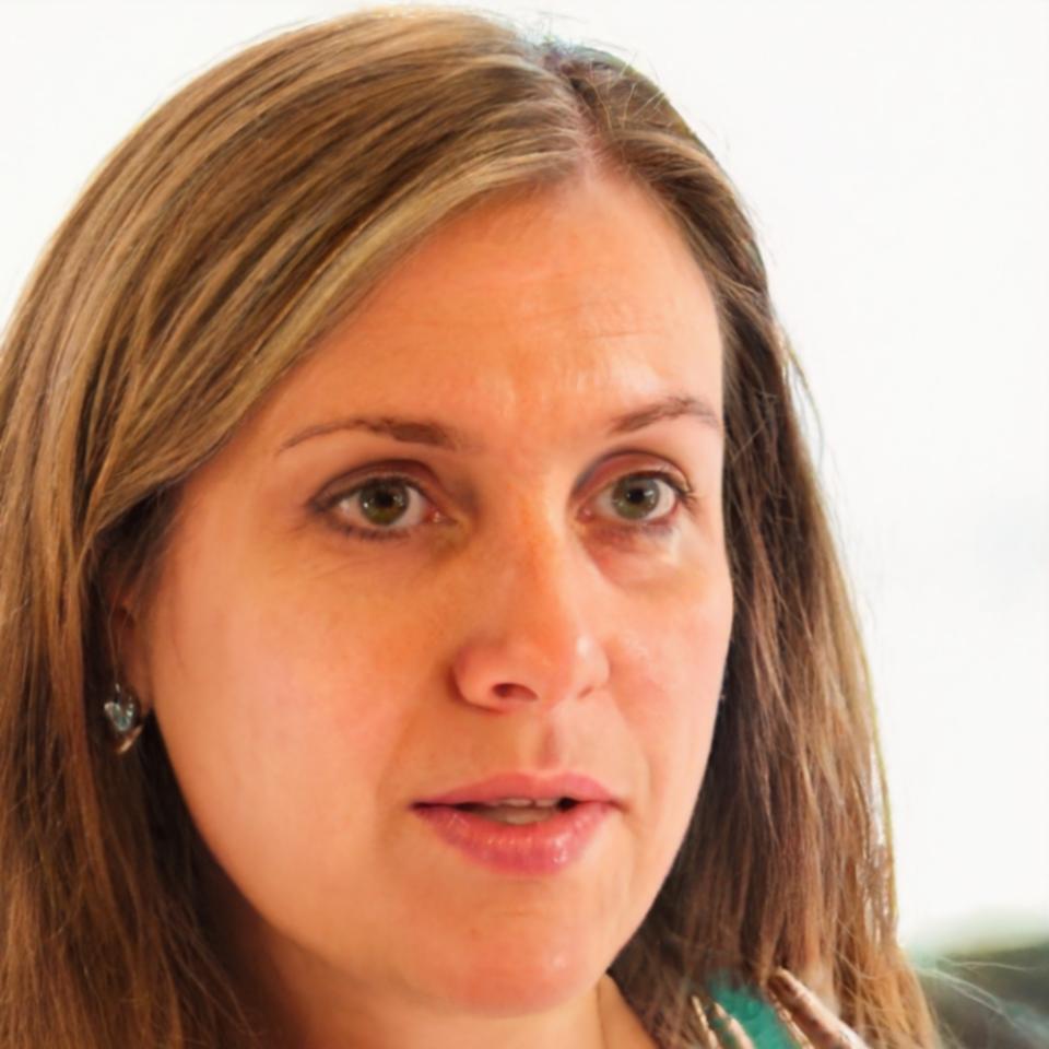 María González, directora financiera exitosa tras completar nuestro programa